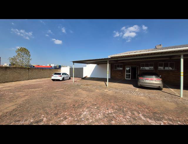 329M² WAREHOUSE TO LET IN APEX